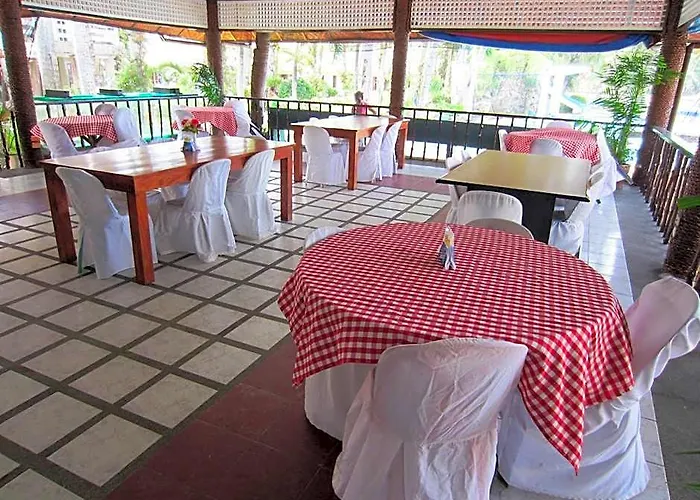 Estaca Bay Gardens Conference Resort 2*